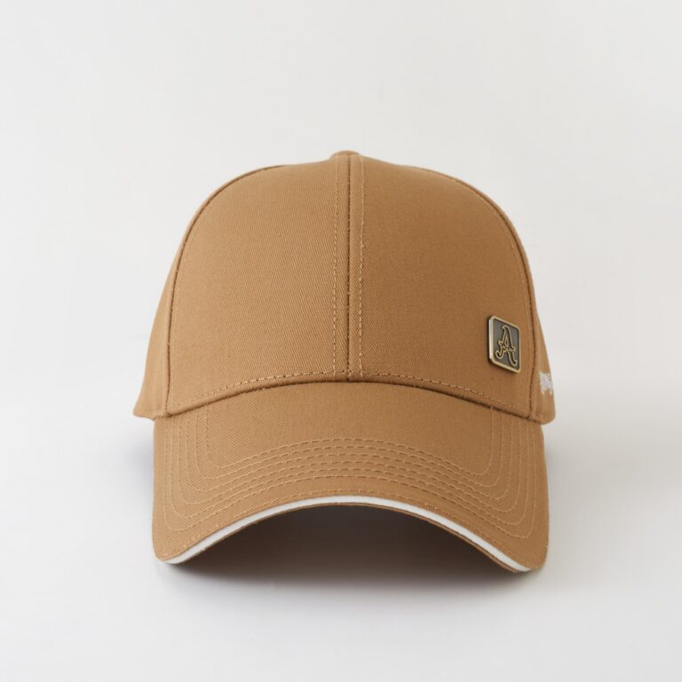 Baseball Cap with Curved Brim Baseball Cap With Metal Badge (A Logo), Hard Top, Structured Curved Brim, Business Casual Style, Unisex